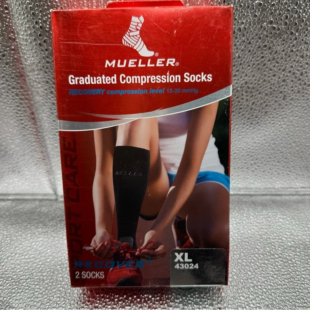 Mueller‎ Black Graduated Compression Recovery Socks One Pair - Extra Large 43024